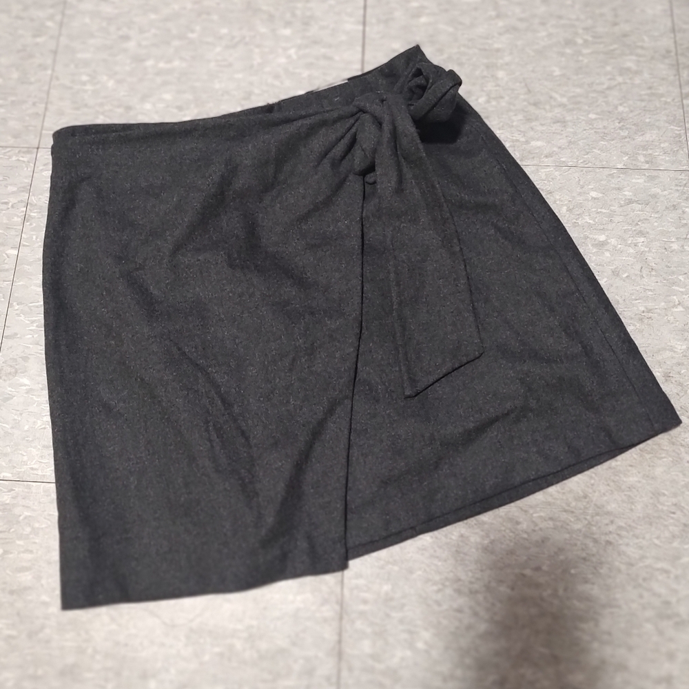 Wilfred grey wool Dorine front wrap mini skirt - Picture 2 of 8